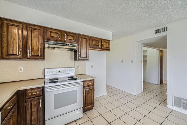 2200 Sequoia Lane, Bedford, TX 76021