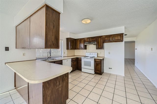 2200 Sequoia Lane, Bedford, TX 76021