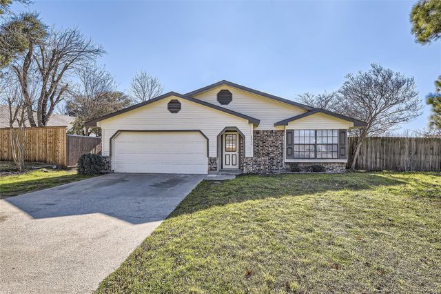 2200 Sequoia Lane, Bedford, TX 76021