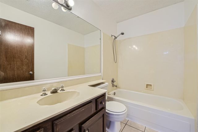 2200 Sequoia Lane, Bedford, TX 76021