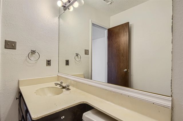 2200 Sequoia Lane, Bedford, TX 76021