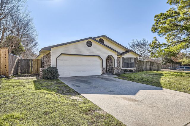 2200 Sequoia Lane, Bedford, TX 76021