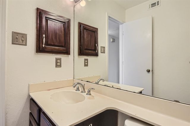 2200 Sequoia Lane, Bedford, TX 76021