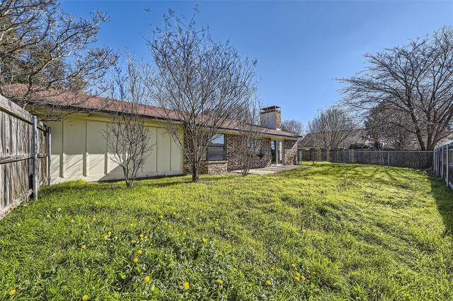 2200 Sequoia Lane, Bedford, TX 76021