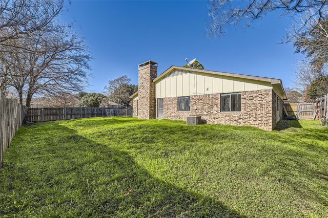 2200 Sequoia Lane, Bedford, TX 76021