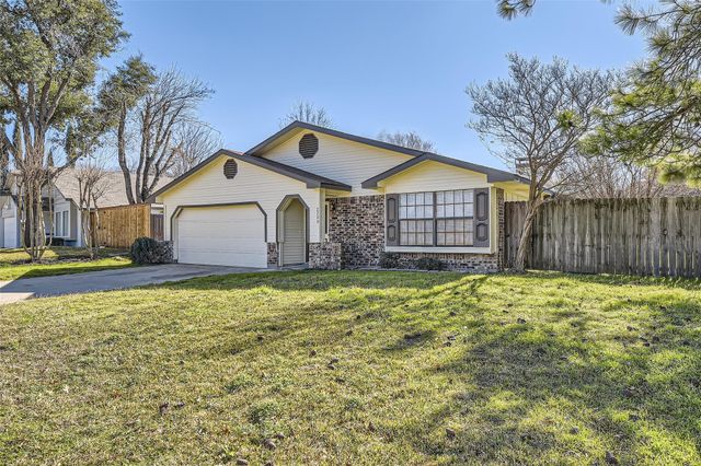 2200 Sequoia Lane, Bedford, TX 76021