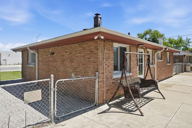 17044 Burnham Avenue, Lansing, IL 60438