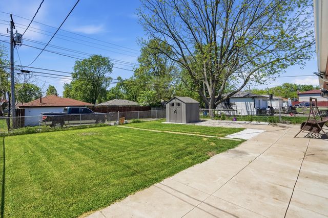 17044 Burnham Avenue, Lansing, IL 60438