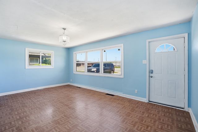 17044 Burnham Avenue, Lansing, IL 60438