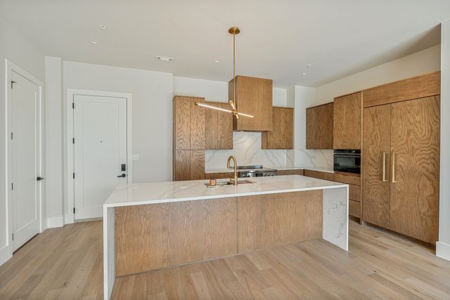 321 31st Ave N Apt 111, Nashville, TN 37203