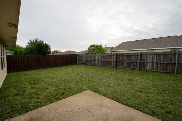 233 Willow Creek Lane, Terrell, TX 75160