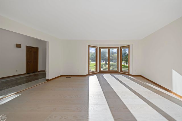 52522 Charing Way, Shelby Twp, MI 48315