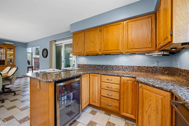 52522 Charing Way, Shelby Twp, MI 48315