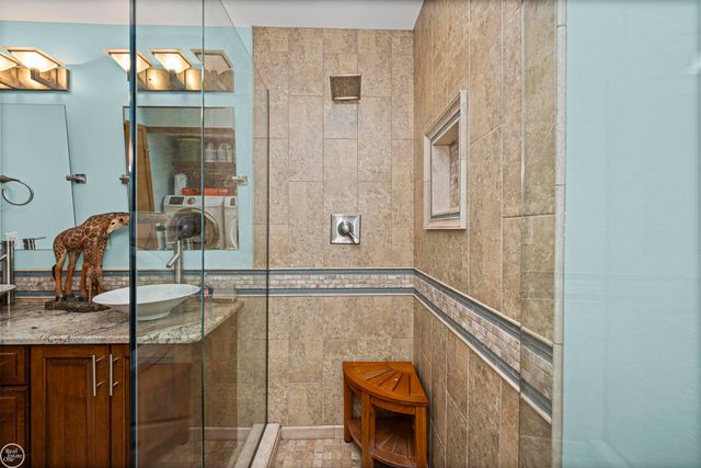 52522 Charing Way, Shelby Twp, MI 48315