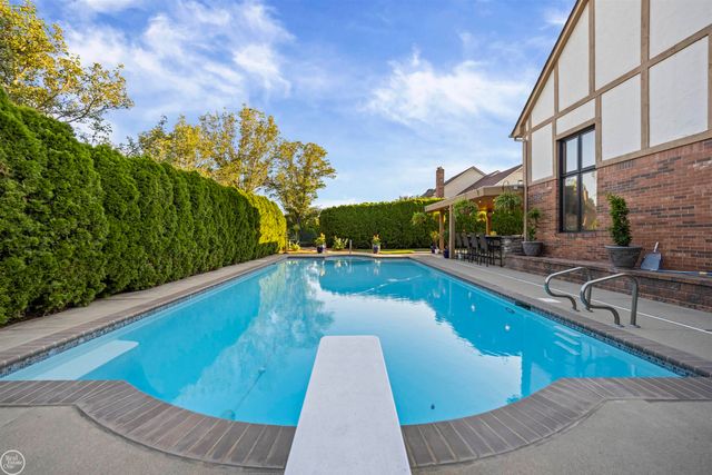 52522 Charing Way, Shelby Twp, MI 48315