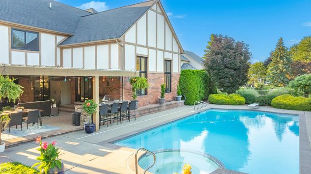 52522 Charing Way, Shelby Twp, MI 48315