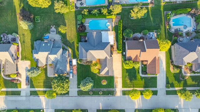 52522 Charing Way, Shelby Twp, MI 48315