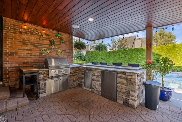 52522 Charing Way, Shelby Twp, MI 48315