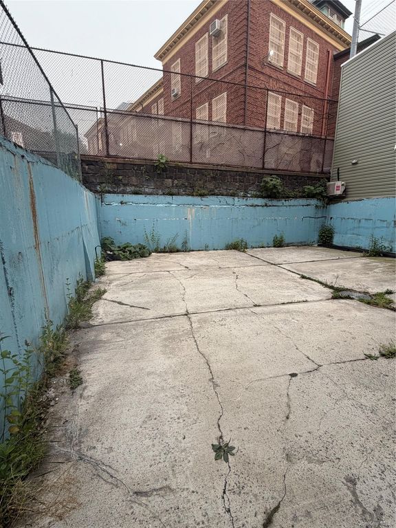 3451 Leavitt Street 3B, Flushing, NY 11354 — photo 2