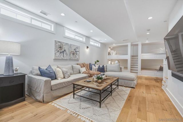 953 E Ave, Coronado, CA 92118