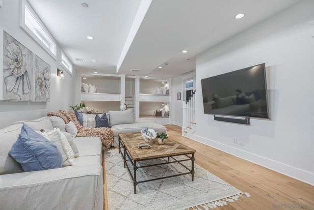 953 E Ave, Coronado, CA 92118