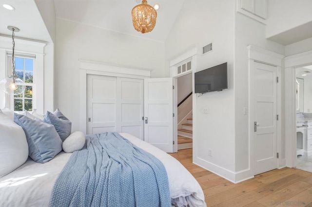 953 E Ave, Coronado, CA 92118