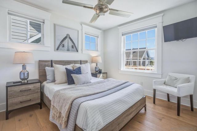 953 E Ave, Coronado, CA 92118