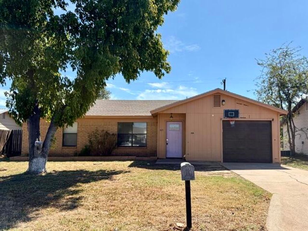 Image 1 of property listing at 821 Van Zandt Street, San Angelo, TX 76905