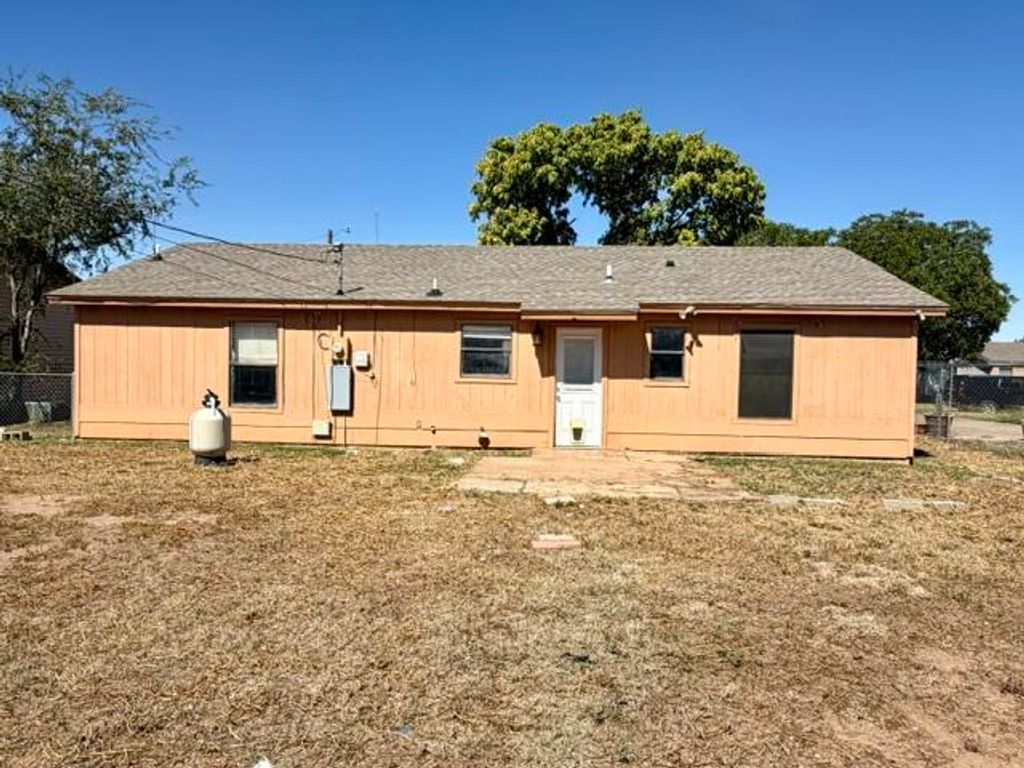Image 9 of property listing at 821 Van Zandt Street, San Angelo, TX 76905