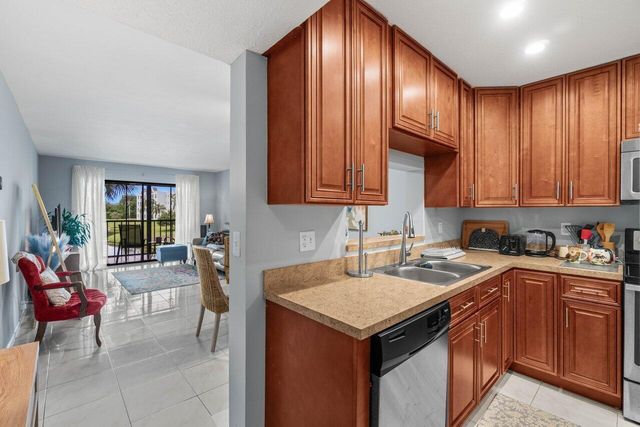 5884 Morningstar Circle 205, Delray Beach, FL 33484