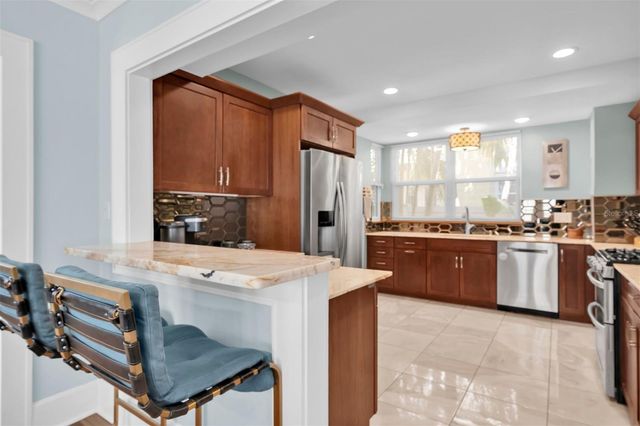 248 14TH AVENUE NE, St Petersburg, FL 33701