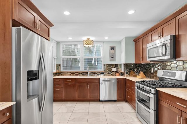 248 14TH AVENUE NE, St Petersburg, FL 33701