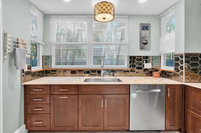 248 14TH AVENUE NE, St Petersburg, FL 33701