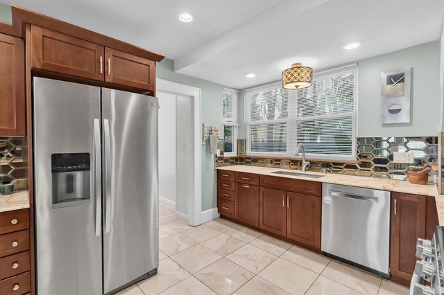 248 14TH AVENUE NE, St Petersburg, FL 33701