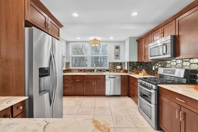 248 14TH AVENUE NE, St Petersburg, FL 33701