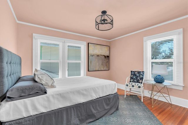 248 14TH AVENUE NE, St Petersburg, FL 33701