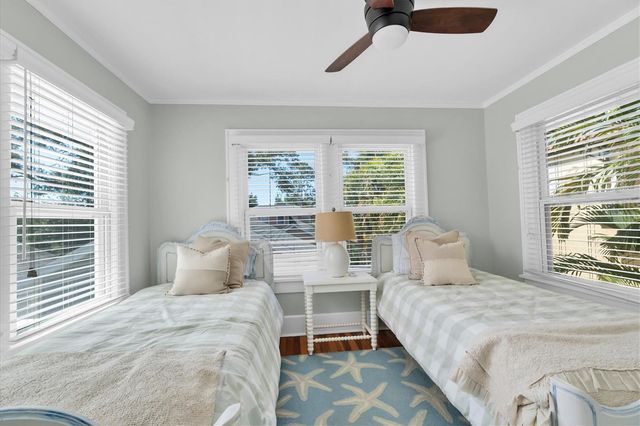 248 14TH AVENUE NE, St Petersburg, FL 33701