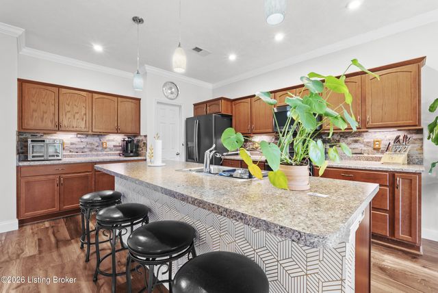 223 Bridlewood Dr, Shepherdsville, KY 40165
