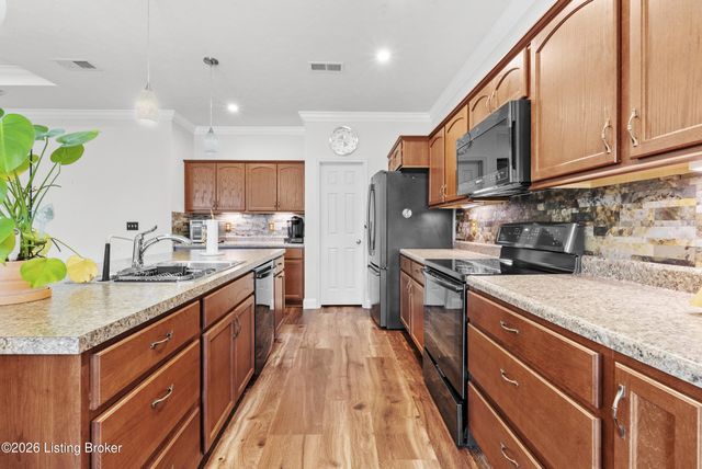 223 Bridlewood Dr, Shepherdsville, KY 40165