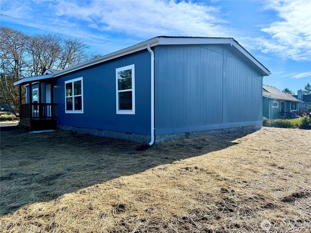 299 Octopus Avenue NE, Ocean Shores, WA 98569