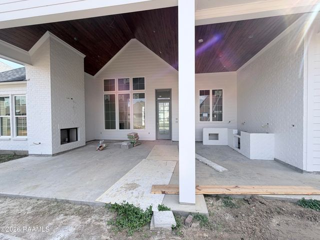 106 Sabal Grove Lane, Youngsville, LA 70592