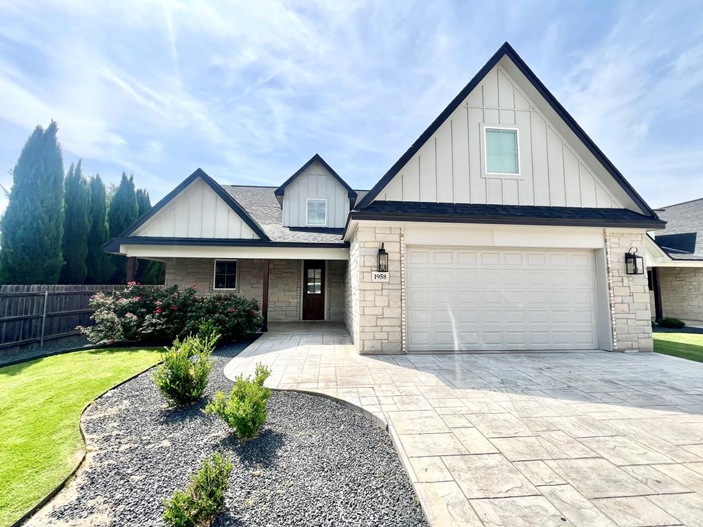 Image 1 of property listing at 1958 Beaty Rd, San Angelo, TX 76904
