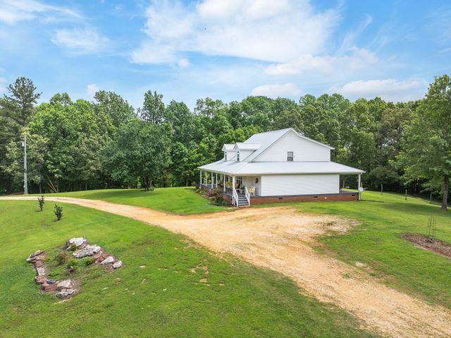 1401 Camper Rd, Decaturville, TN 38329