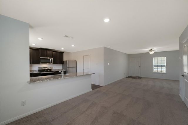 405 Riverdale DR, Jarrell, TX 76537