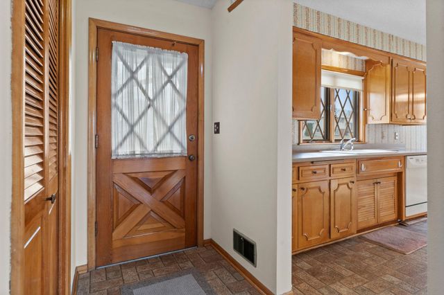 1511 Barclay Street, Saint Paul, MN 55106