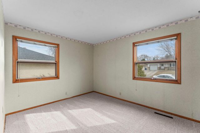 1511 Barclay Street, Saint Paul, MN 55106