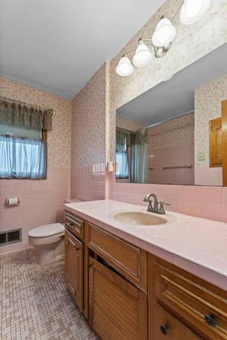 1511 Barclay Street, Saint Paul, MN 55106