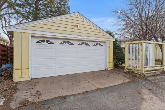 1511 Barclay Street, Saint Paul, MN 55106