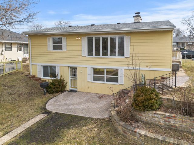 1511 Barclay Street, Saint Paul, MN 55106