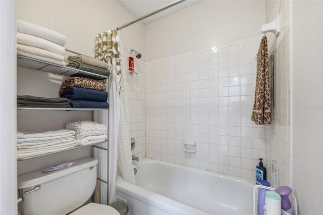 5104 TENNIS COURT CIRCLE 5104, Tampa, FL 33617